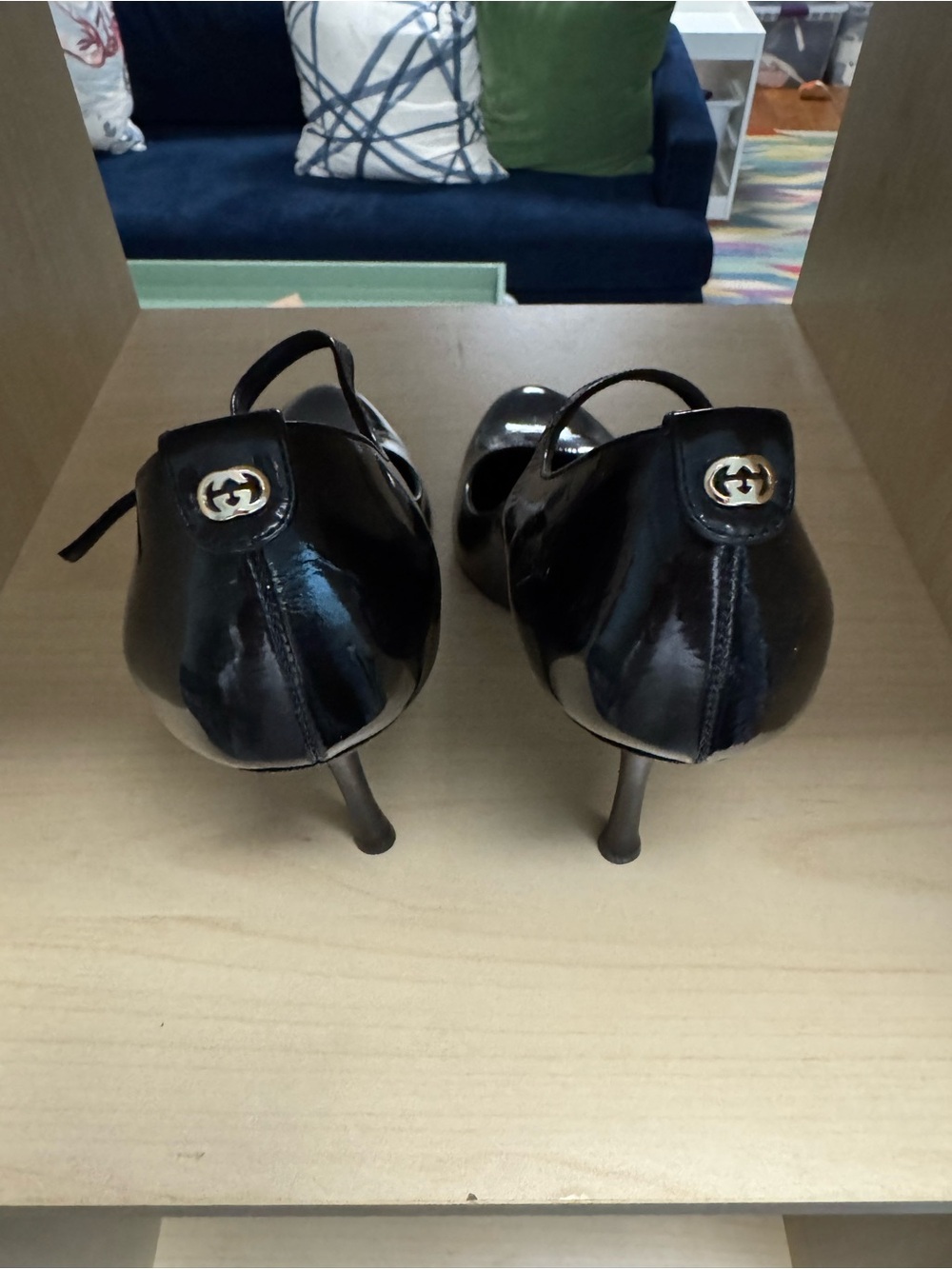 Gucci Interlocking G Logo Patent Leather Pump - Picture 3 of 7